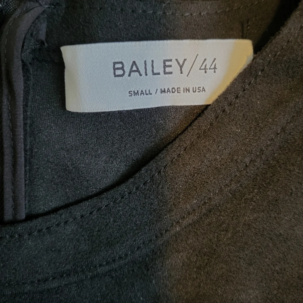 NWT Beautiful Bailey 44 Eco Suede Zip Back Top S - Picture 4 of 5